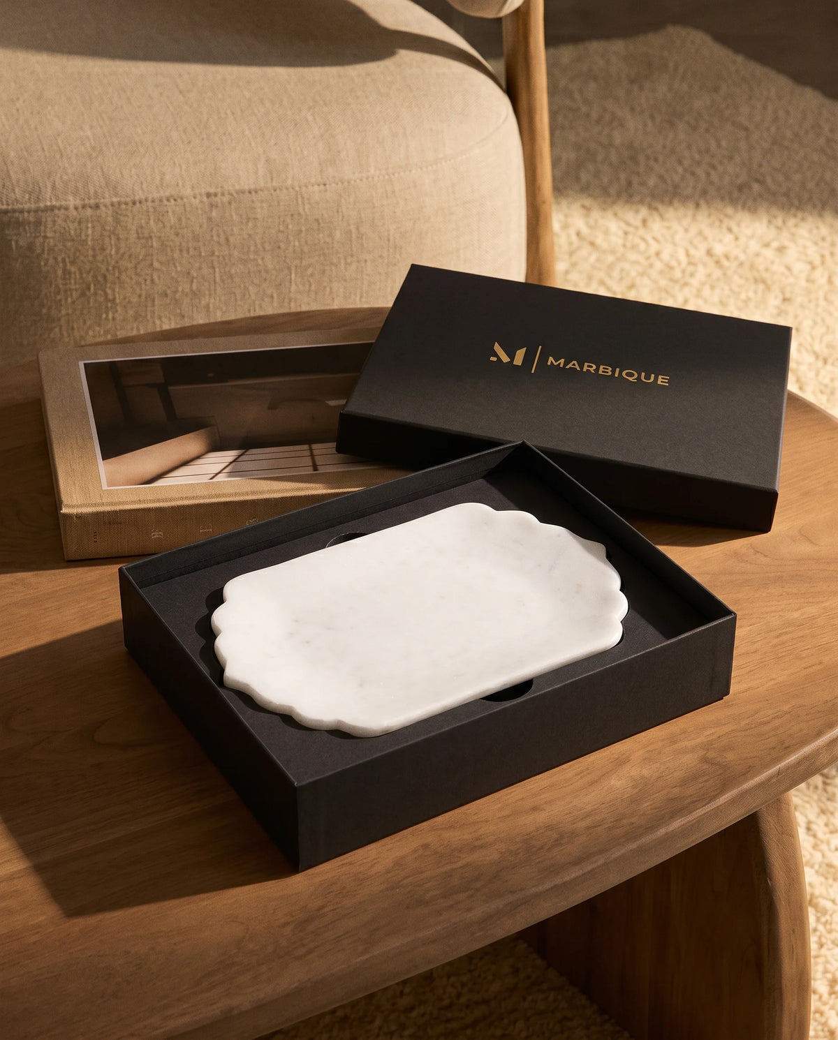 Close view of the light surface and scalloped end of the white tray.