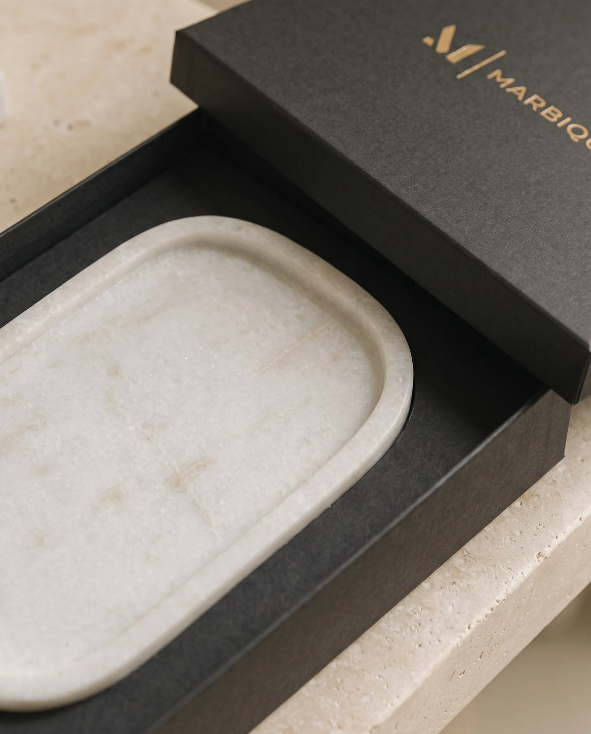 Close view of the pale surface and shallow rim on the white rectangular tray.